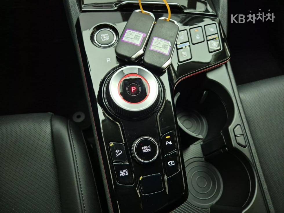 2022 - kia sportage