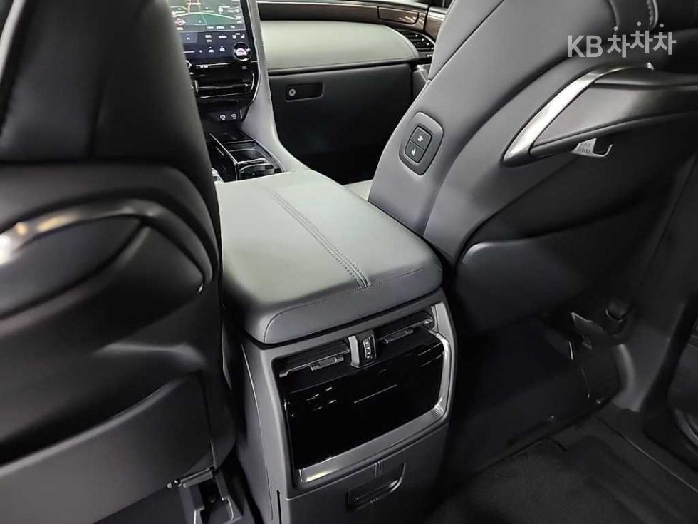 Toyota Alphard — miniaturë 13