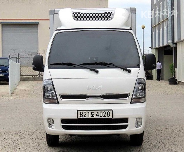 2024 Kia Bongo LPG refrigerated truck 1 ton standard king cab extra long axle GL
