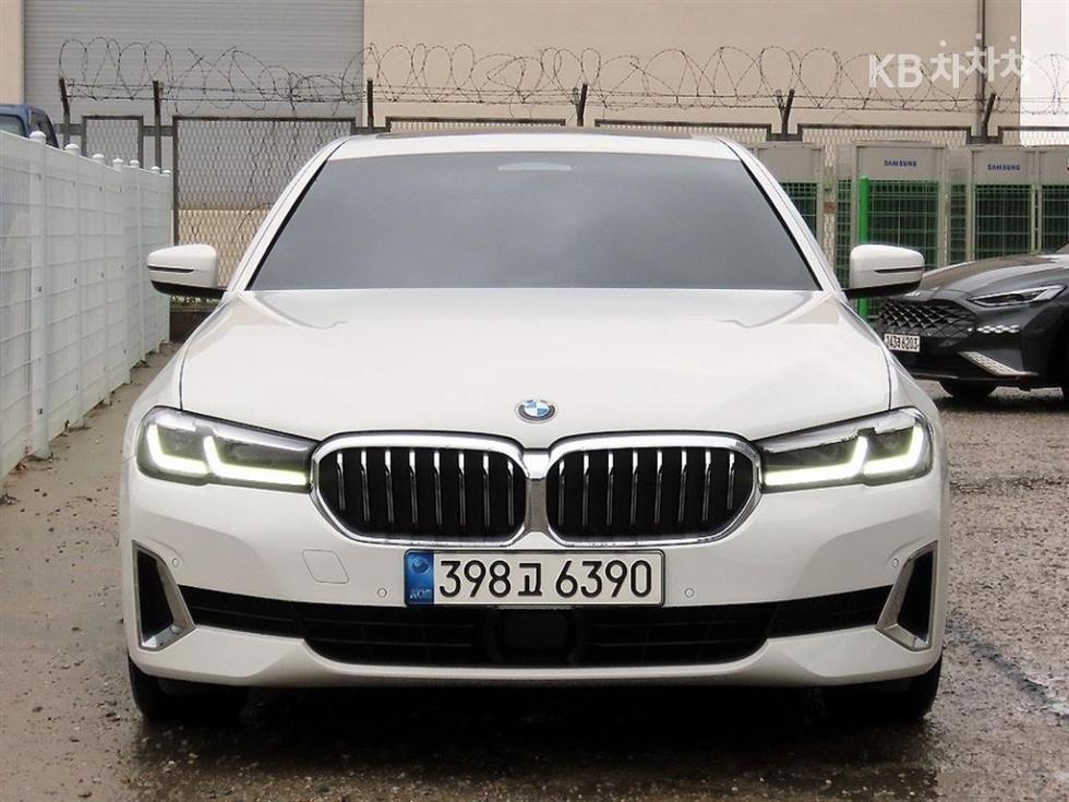 2022 BMW 5 series 520i Luxury