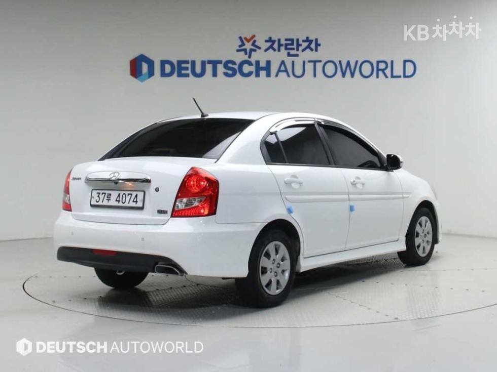 2011 - hyundai verna