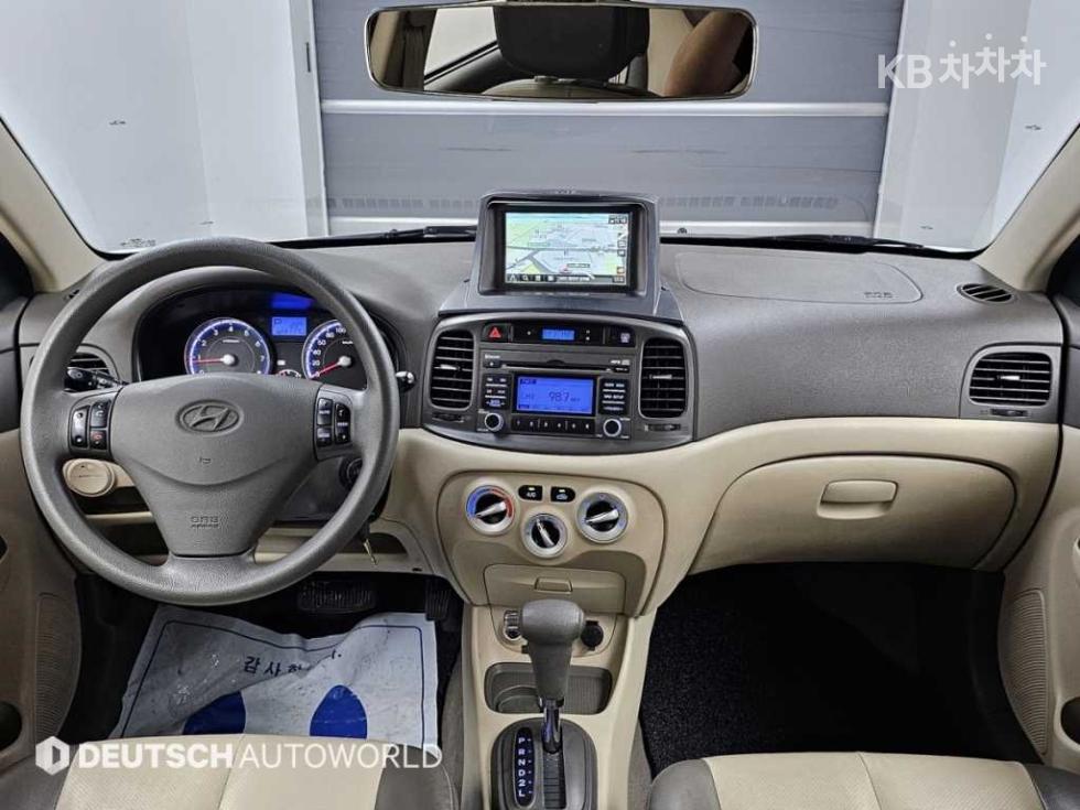 2011 - hyundai verna