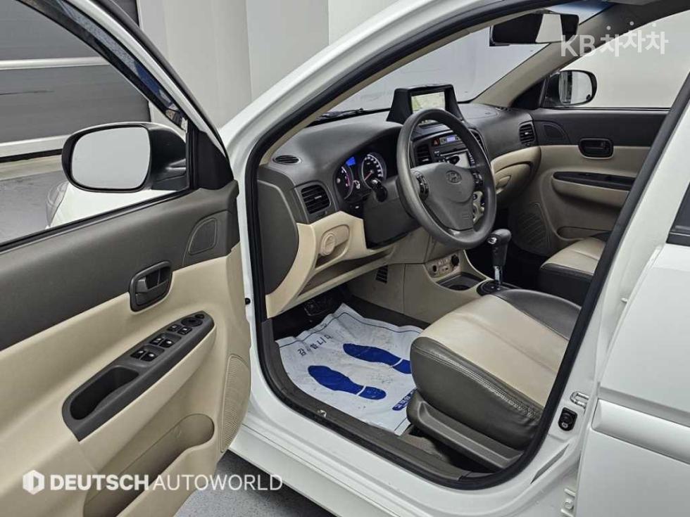 2011 - hyundai verna