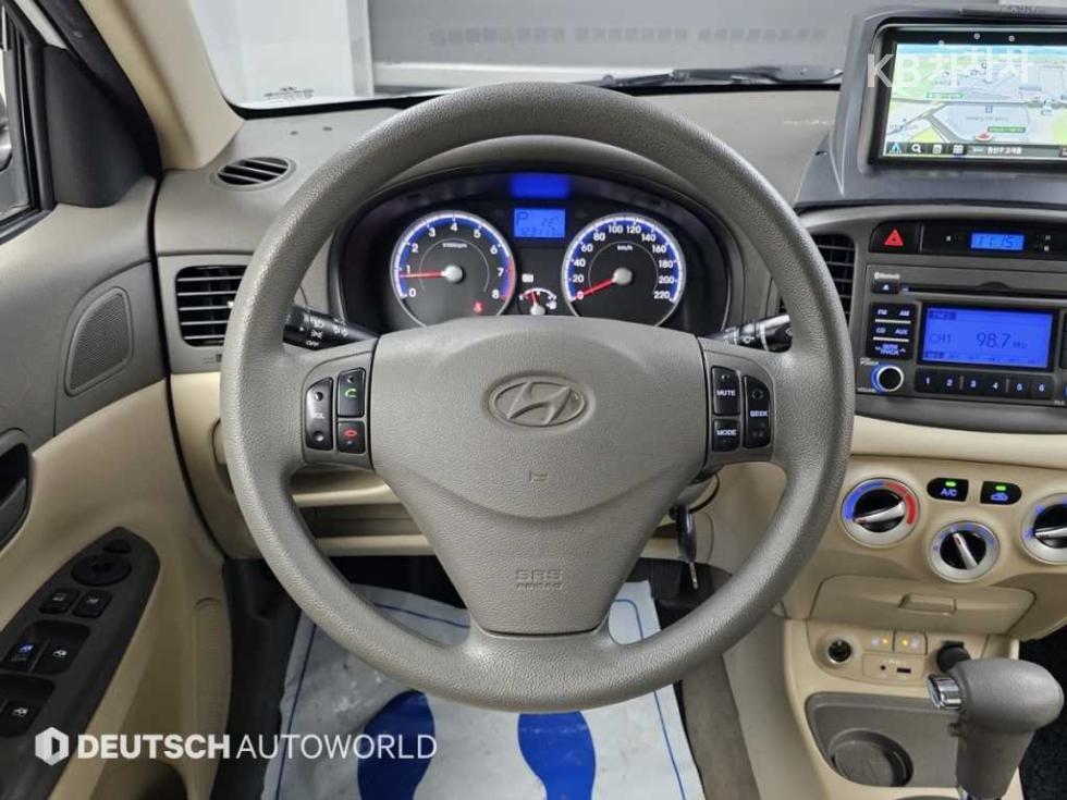2011 - hyundai verna