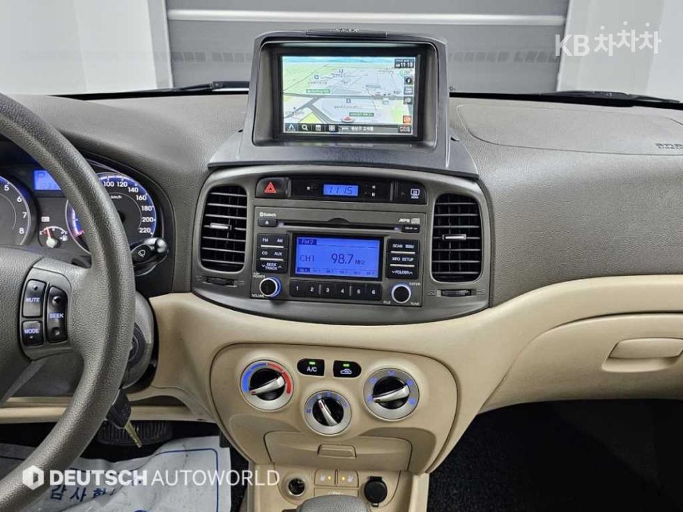 2011 - hyundai verna