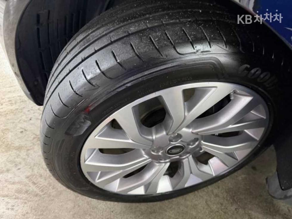 2019 Land Rover Used Car photo