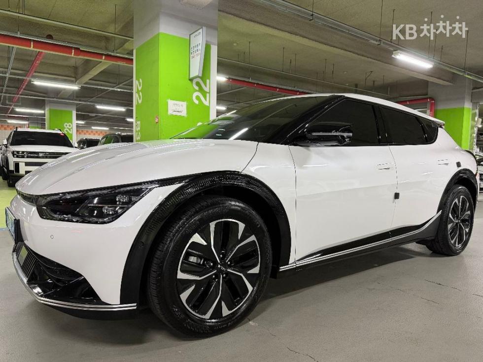 기아 EV6 2024년식 기아 EV6 롱 레인지 2WD 어스