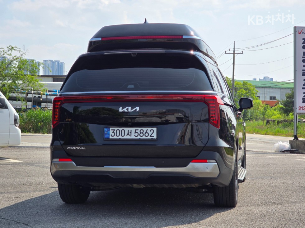 2024 Kia 4 photo