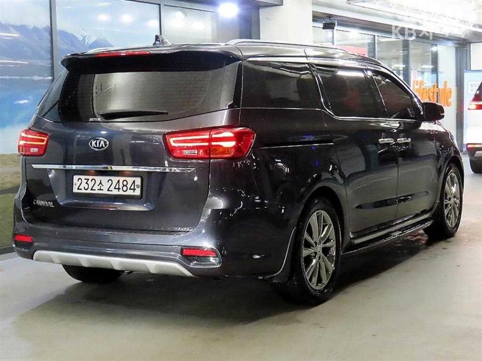 2020 - kia carnival