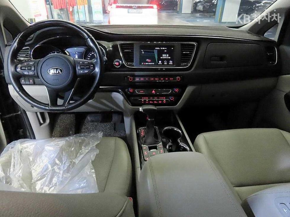 2020 - kia carnival