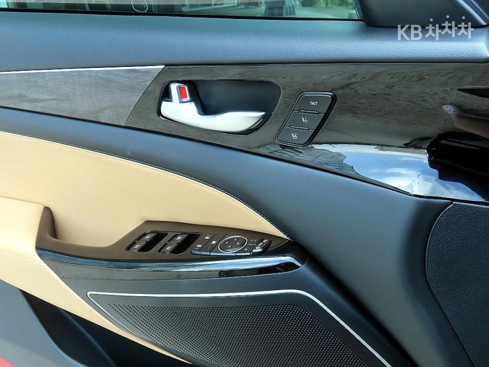 2021 - kia k7