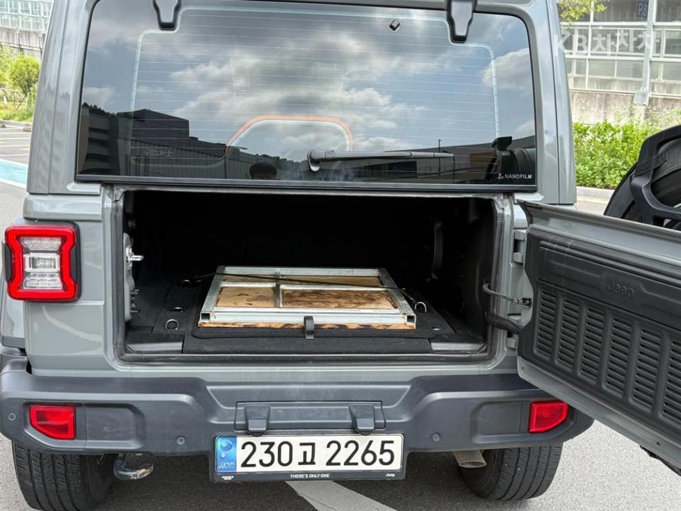 2023 Jeep (JL) photo
