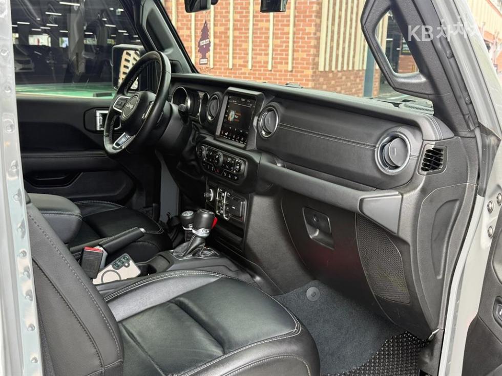 2023 Jeep (JL) photo