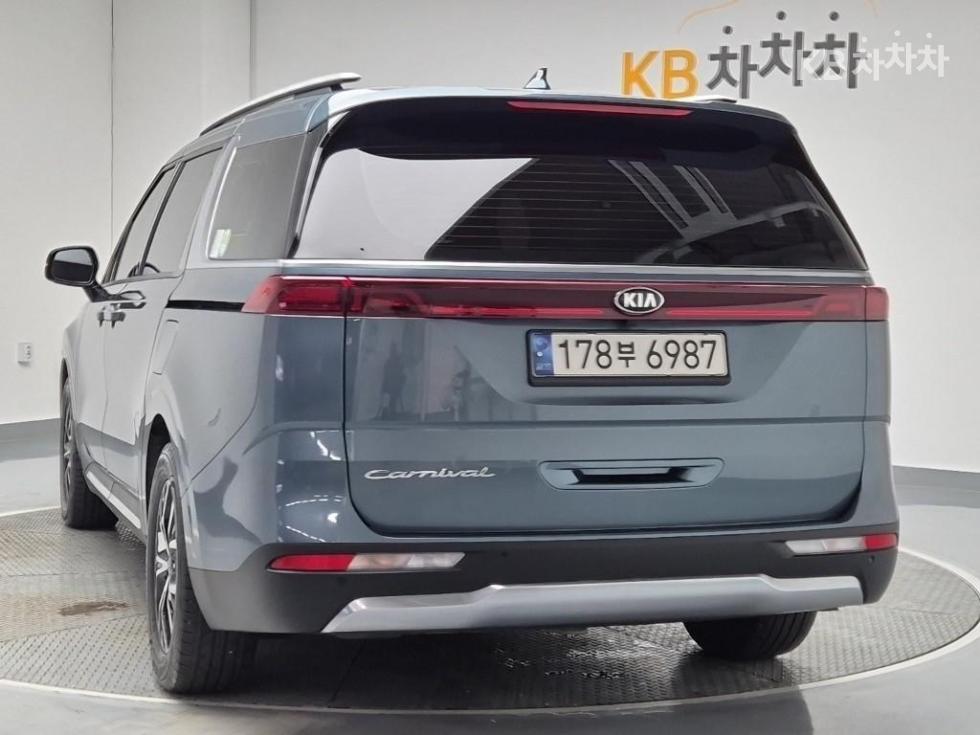 2021 - kia carnival