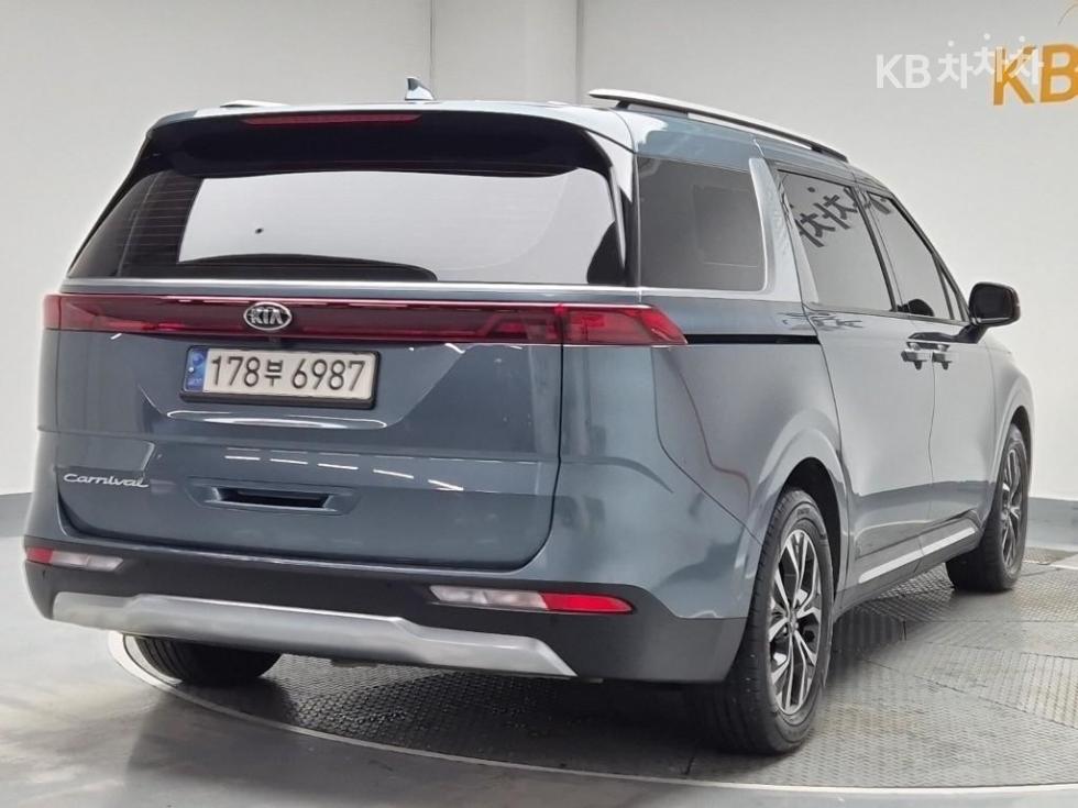 2021 - kia carnival