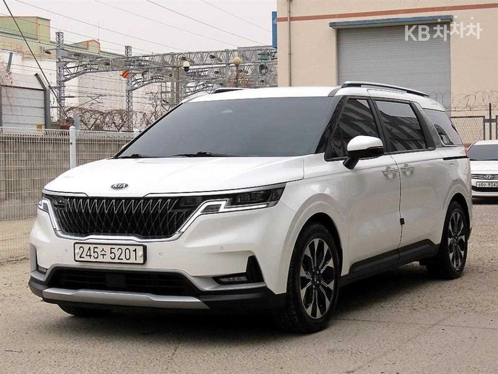 2021 - kia carnival
