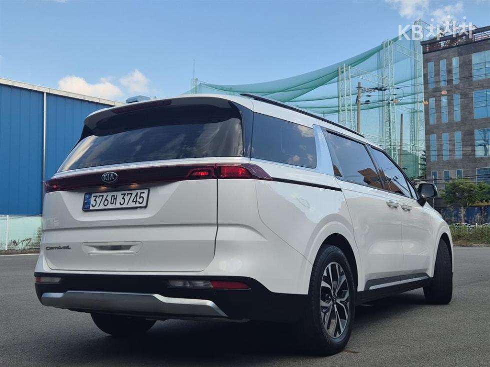 2021 - kia carnival