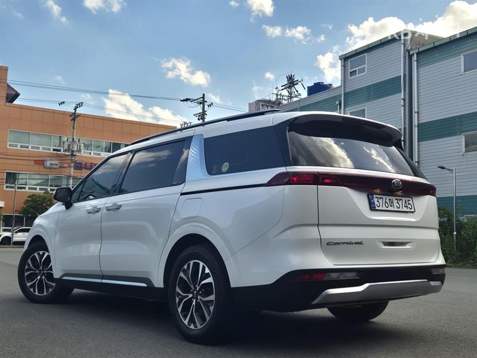2021 - kia carnival