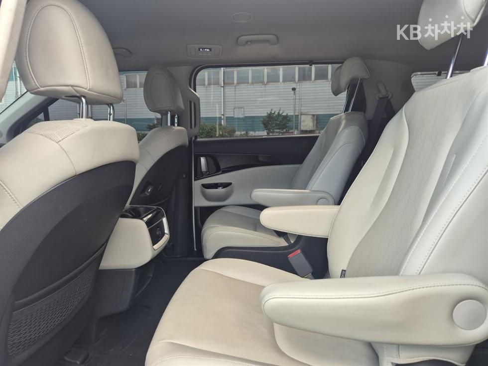 2021 - kia carnival