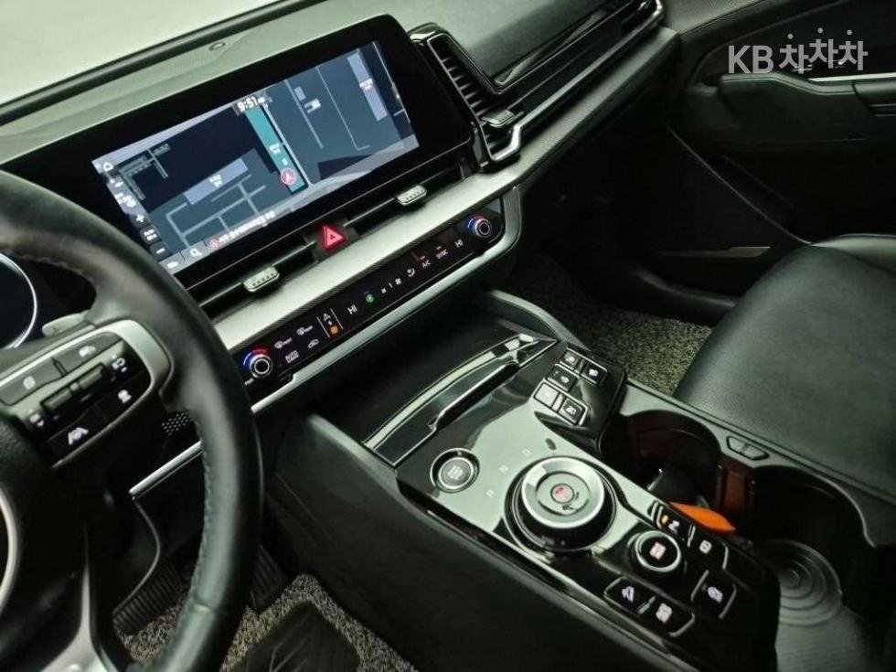 2023 - kia sportage