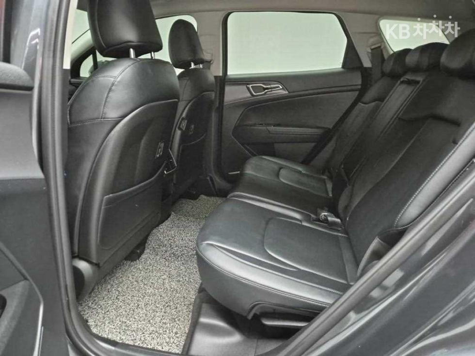 2023 - kia sportage
