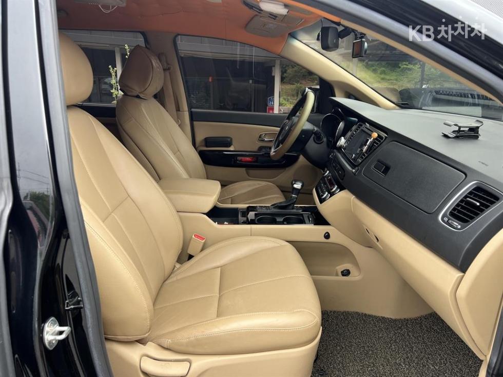 2018 - kia carnival