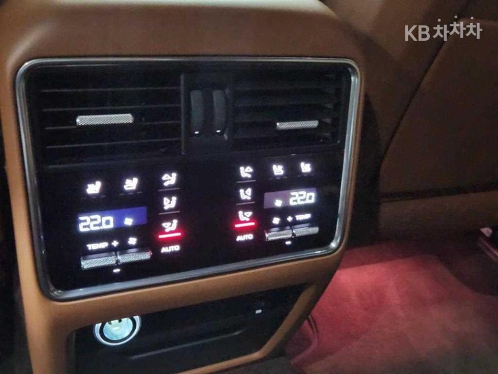 Porsche Cayenne — miniaturë 13