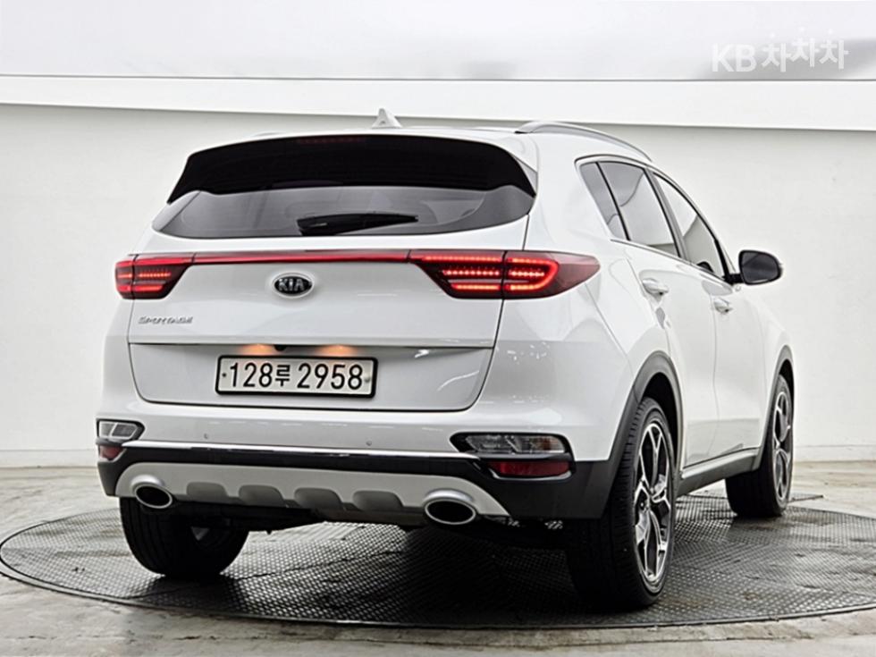 2021 - kia sportage