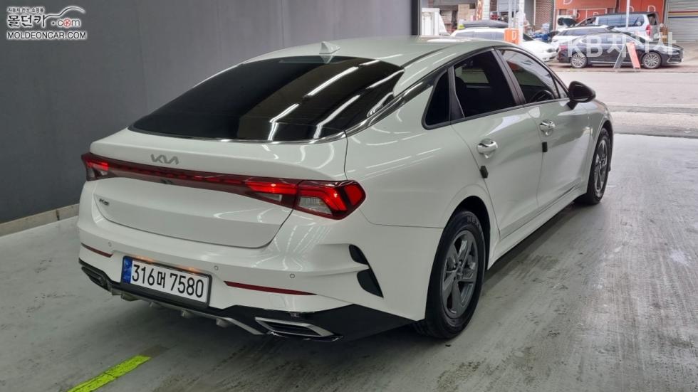 2022 - kia k5
