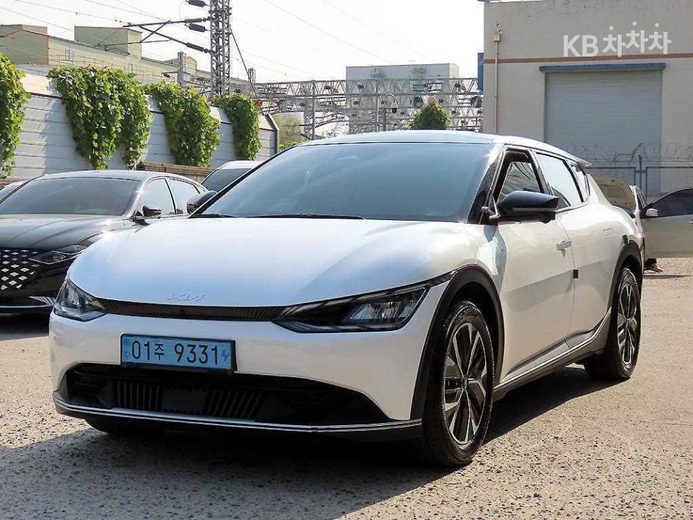 2023 - kia ev6