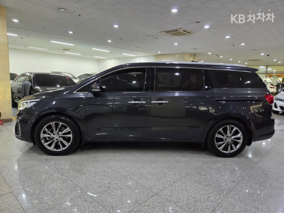 Kia Carnival — miniaturë 3
