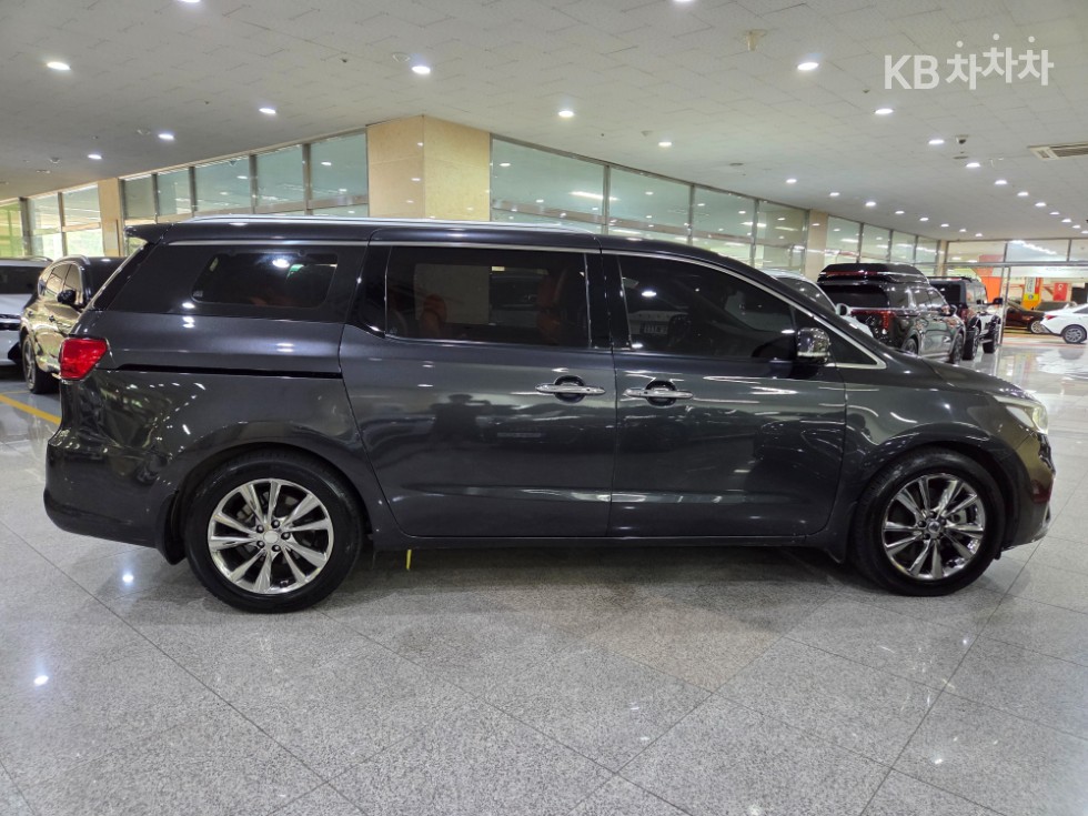 Kia Carnival — miniaturë 5