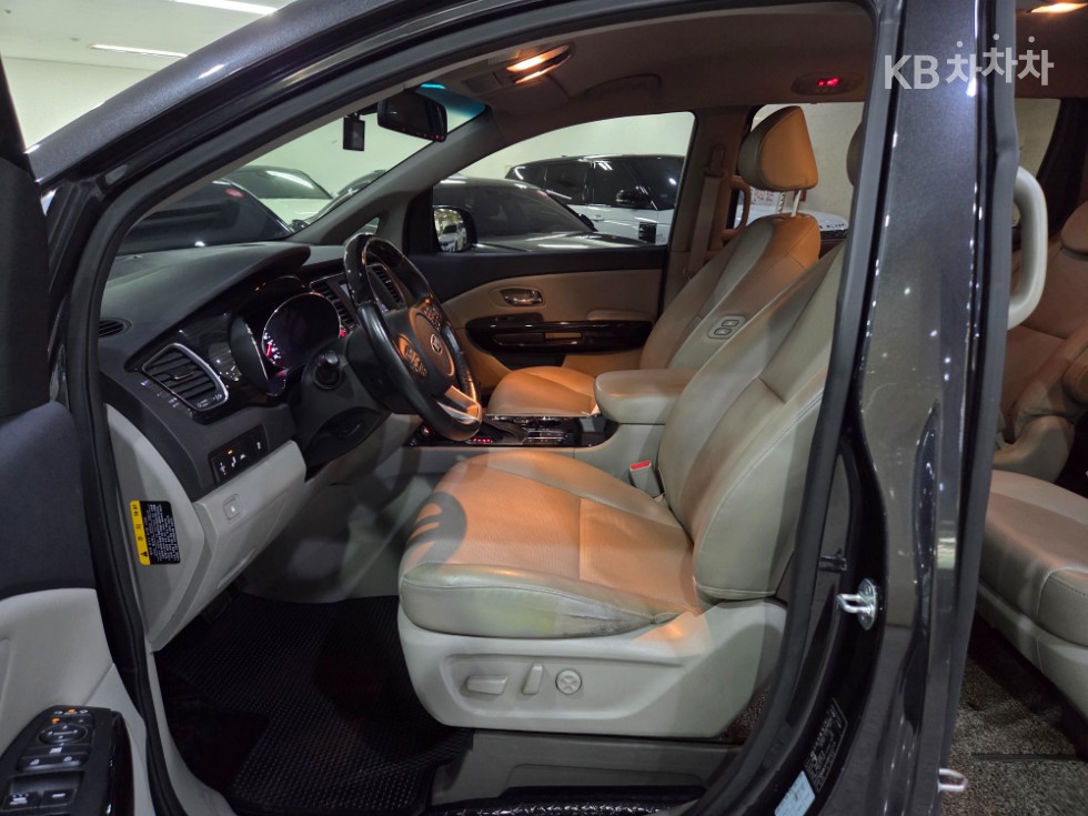 Kia Carnival — miniaturë 6