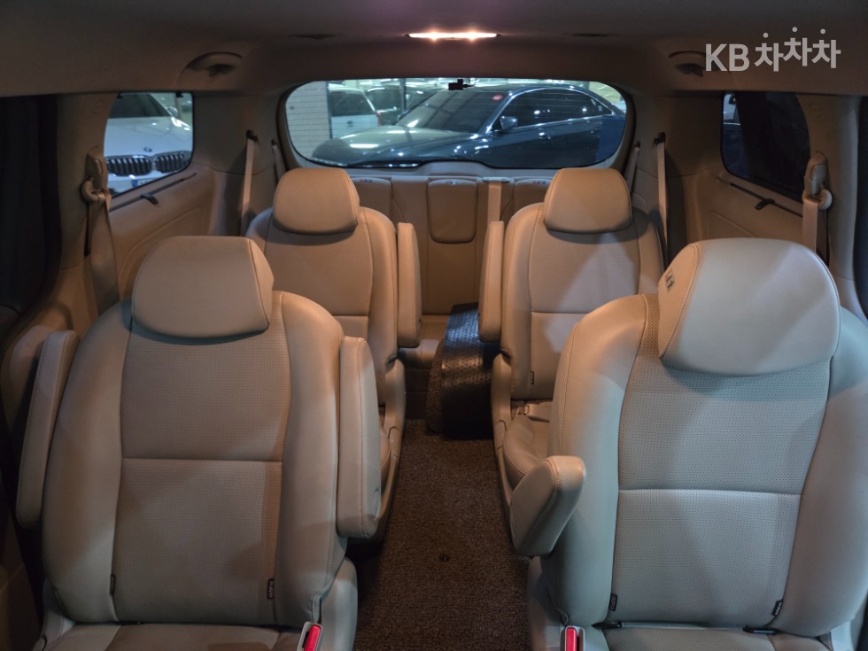 Kia Carnival — miniaturë 8