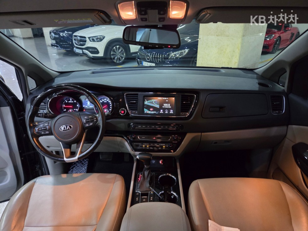 Kia Carnival — miniaturë 9