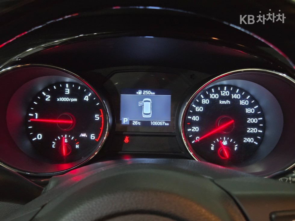 Kia Carnival — miniaturë 11