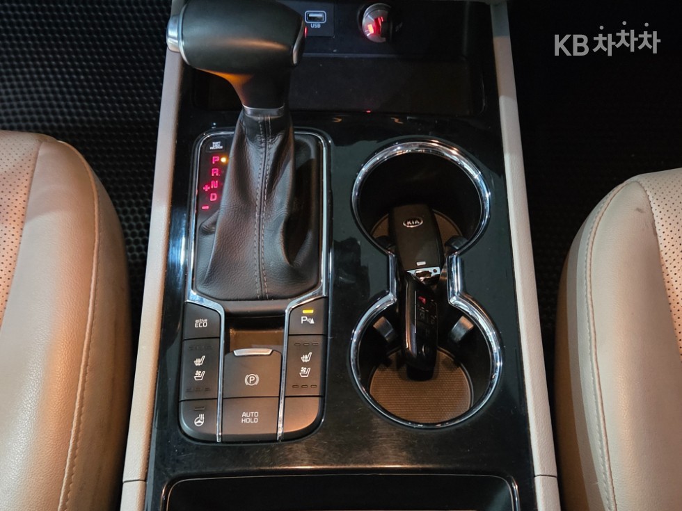 Kia Carnival — miniaturë 14