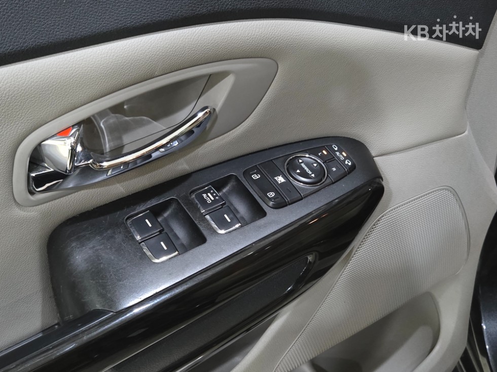 Kia Carnival — miniaturë 16