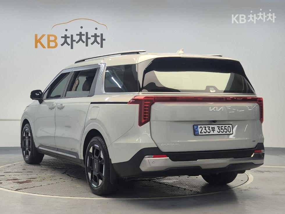 Kia Carnival — miniaturë 2