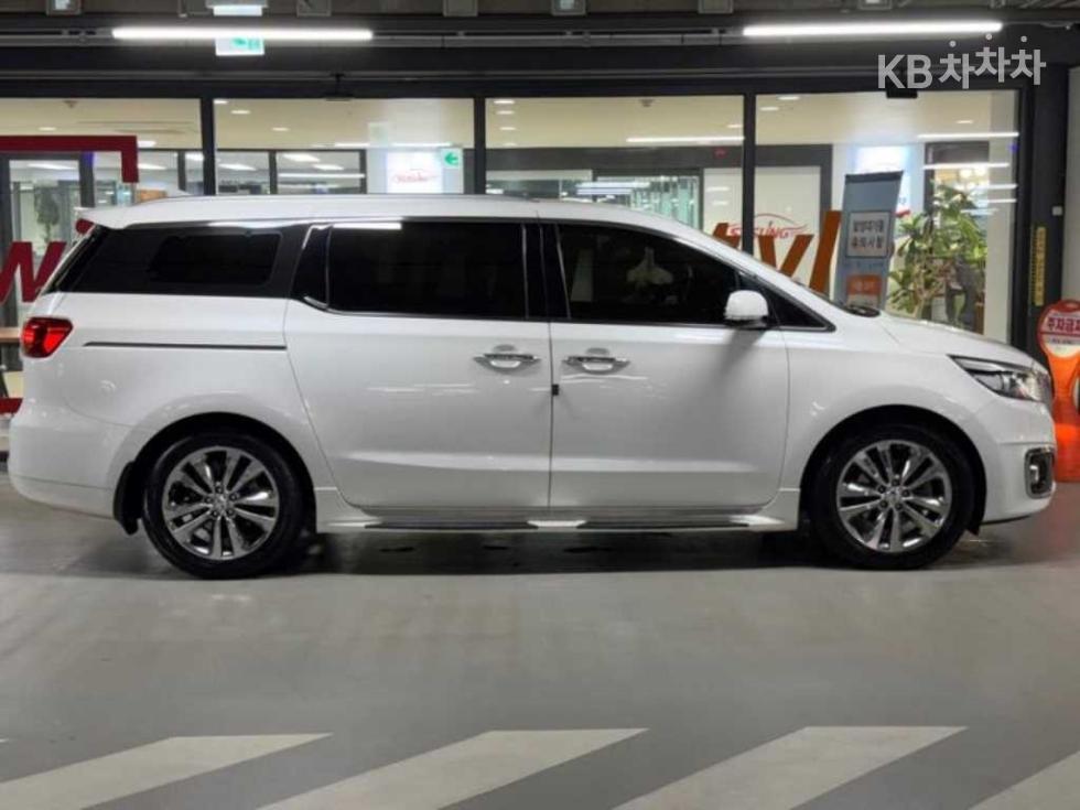 Kia Carnival — miniaturë 3