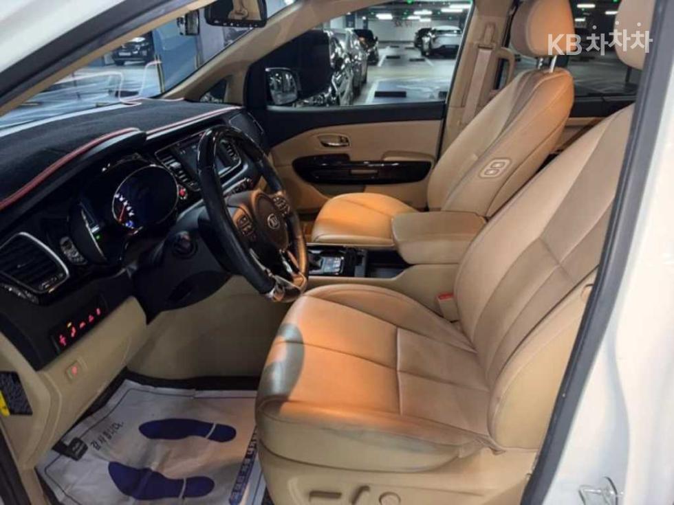 Kia Carnival — miniaturë 6