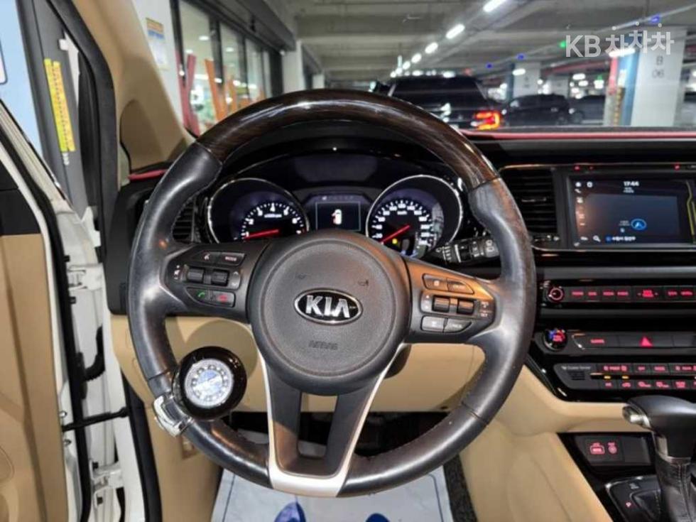 Kia Carnival — miniaturë 8