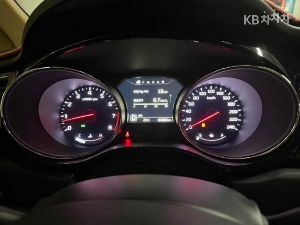 Kia Carnival — miniaturë 9