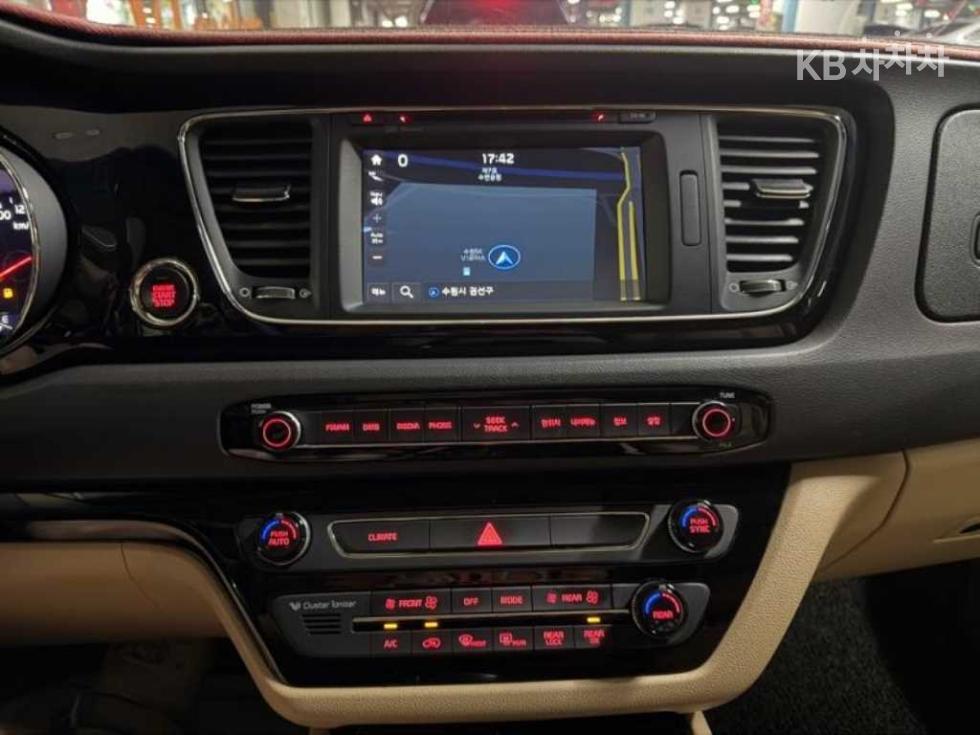 Kia Carnival — miniaturë 10