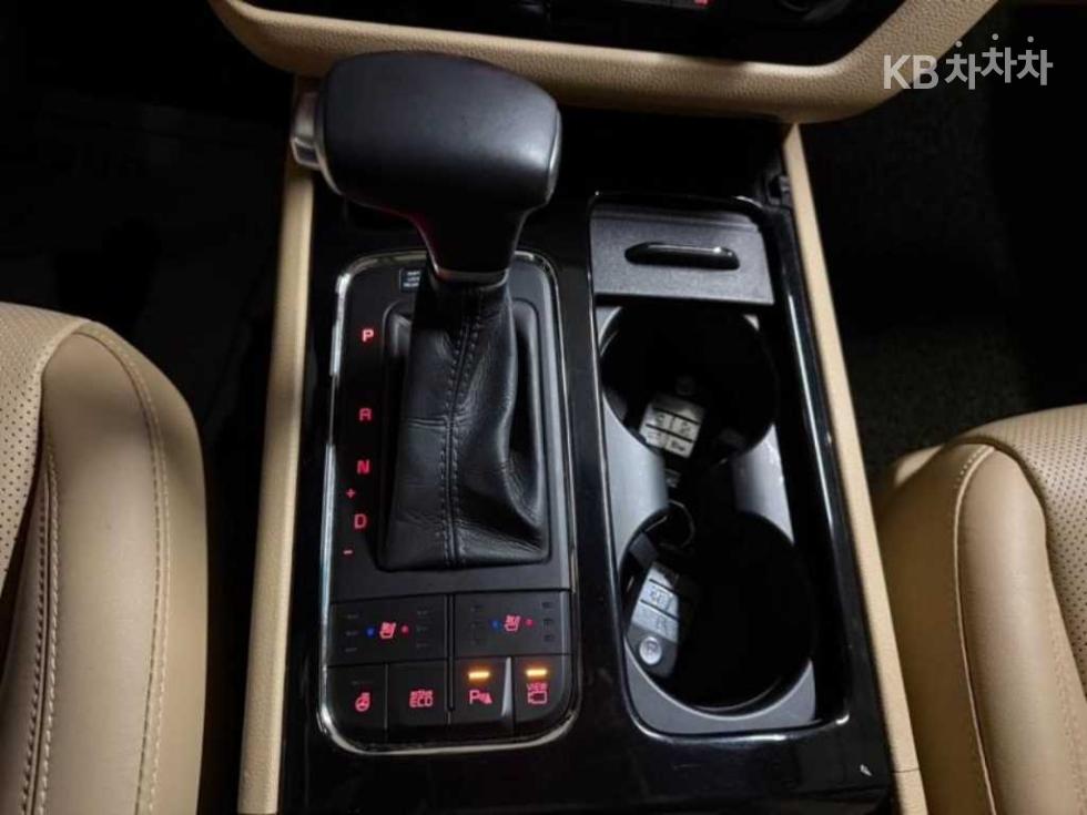 Kia Carnival — miniaturë 12