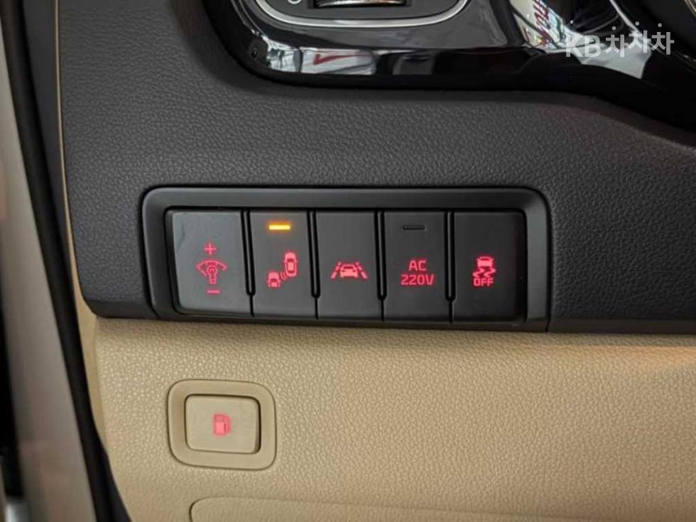 Kia Carnival — miniaturë 15