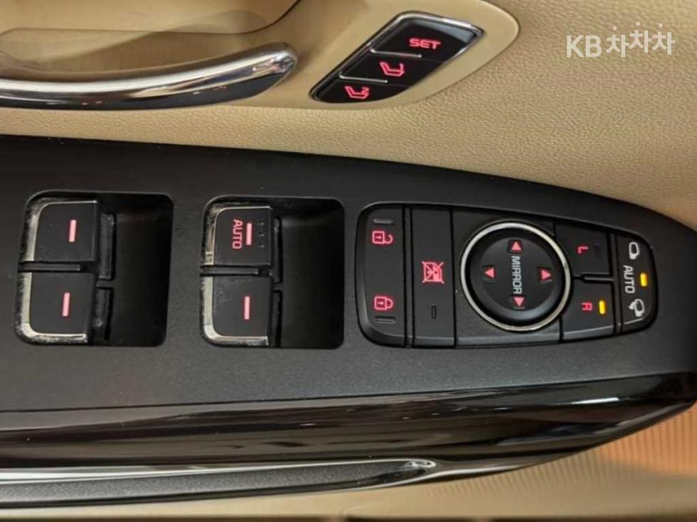 Kia Carnival — miniaturë 16