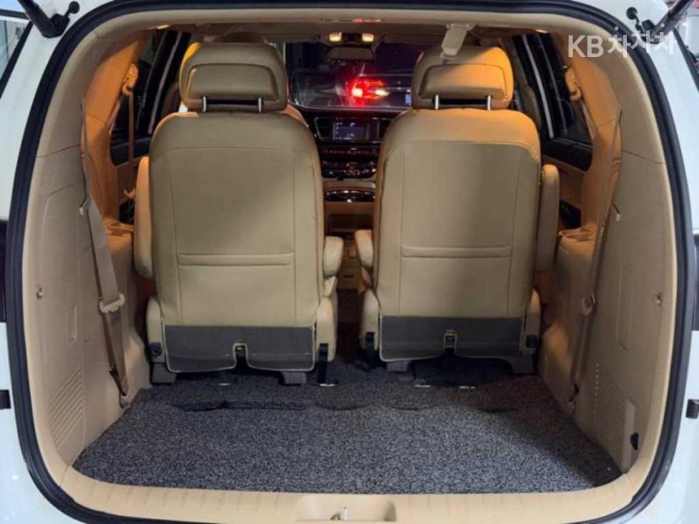 Kia Carnival — miniaturë 18