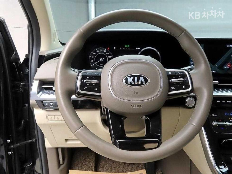 Kia Carnival — miniaturë 9