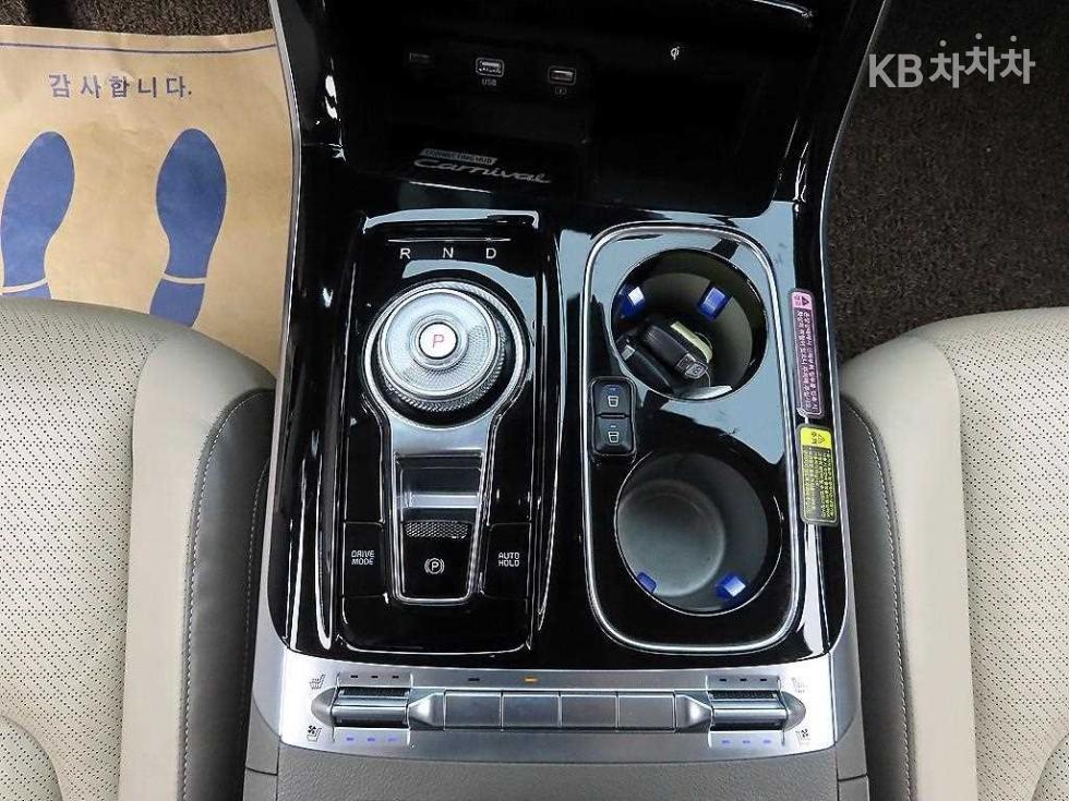 Kia Carnival — miniaturë 10